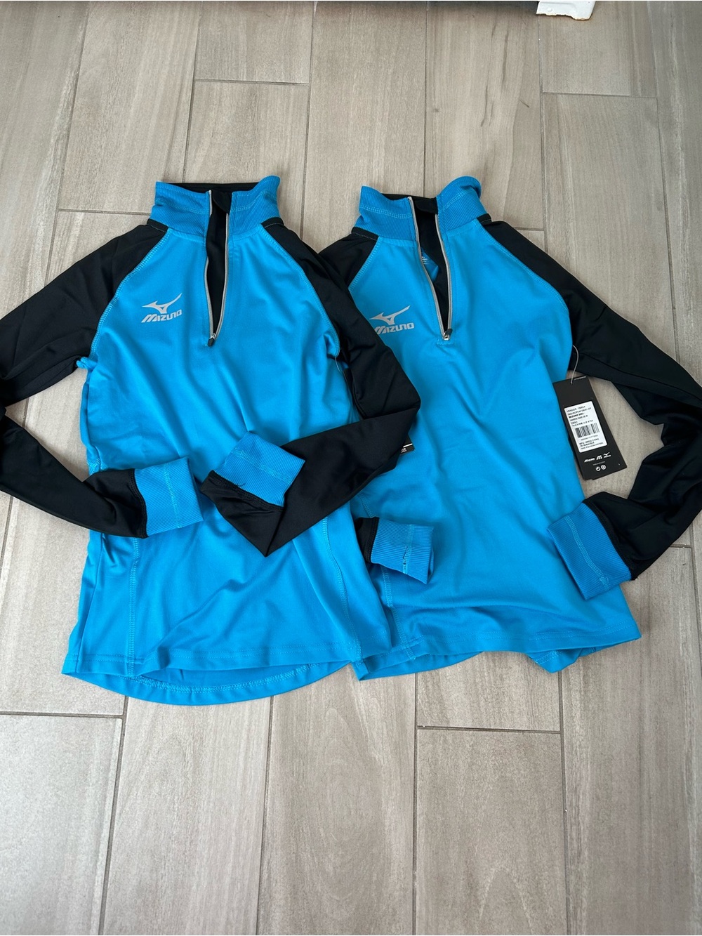 Two girls Mizuno 1/4 zip pullovers size m nwt